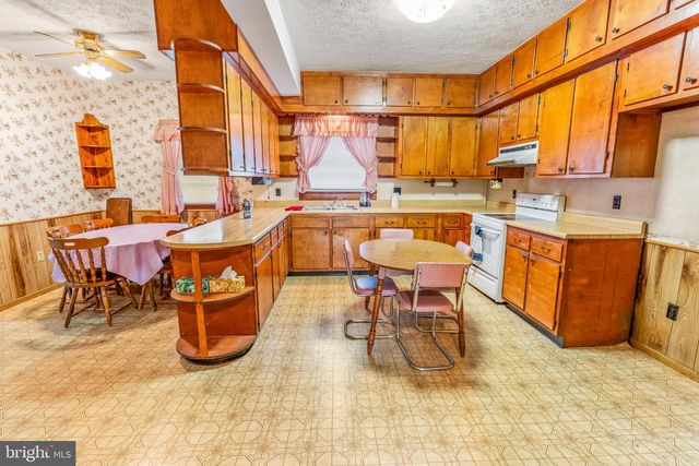 415 E MOLER AVE, Martinsburg, WV 25404