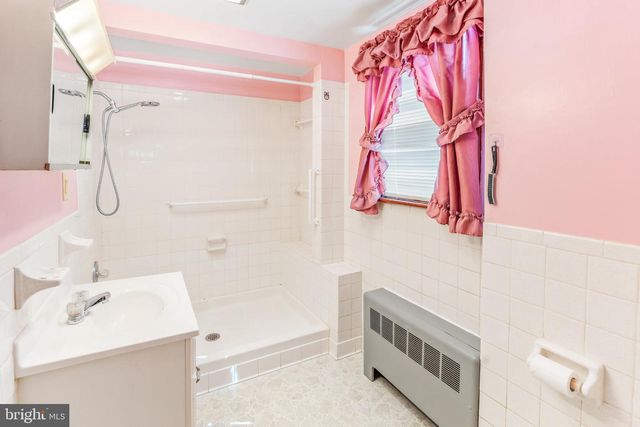 415 E MOLER AVE, Martinsburg, WV 25404