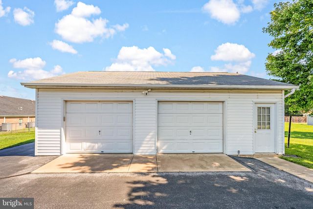 415 E MOLER AVE, Martinsburg, WV 25404