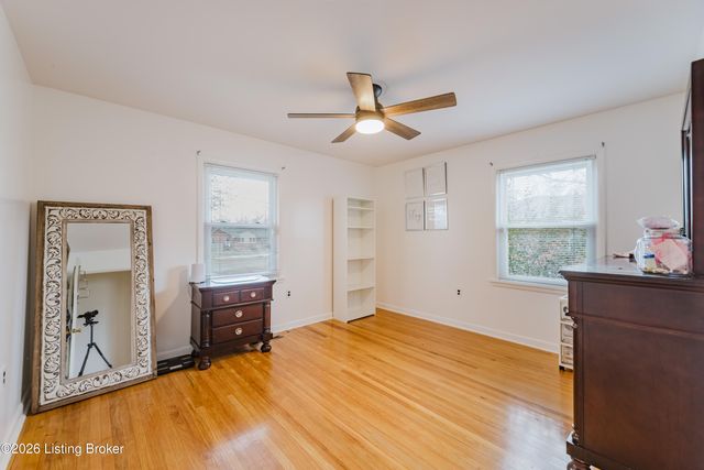 6121 Middlerose Cir, Louisville, KY 40272