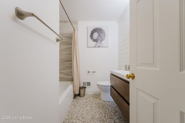 6121 Middlerose Cir, Louisville, KY 40272