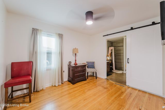 6121 Middlerose Cir, Louisville, KY 40272