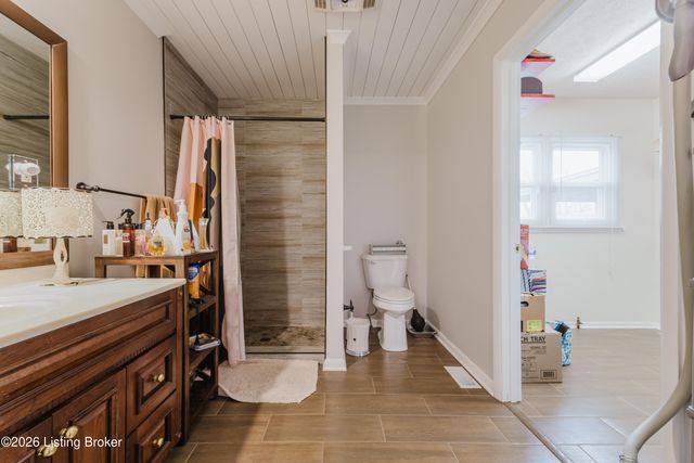 6121 Middlerose Cir, Louisville, KY 40272