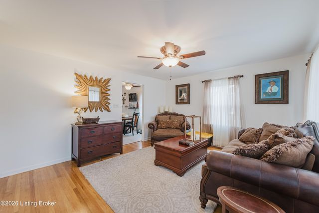 6121 Middlerose Cir, Louisville, KY 40272