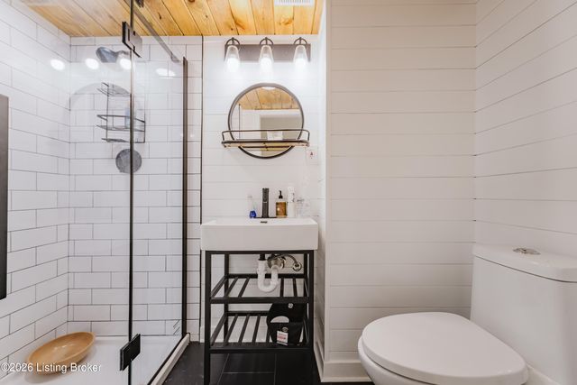 6121 Middlerose Cir, Louisville, KY 40272