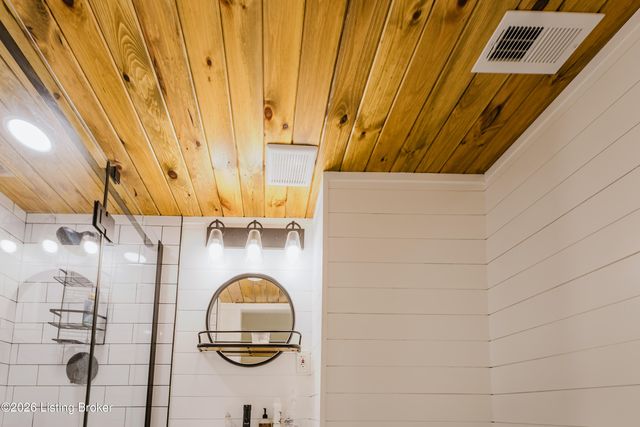 6121 Middlerose Cir, Louisville, KY 40272