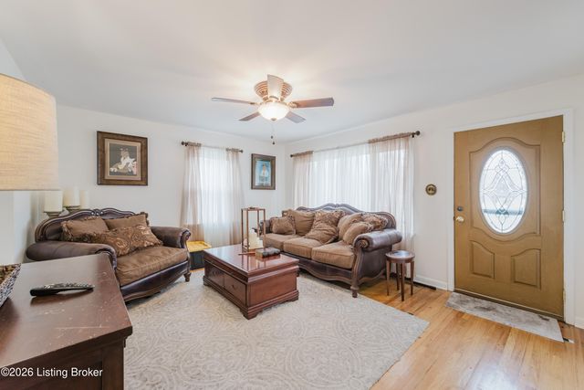 6121 Middlerose Cir, Louisville, KY 40272