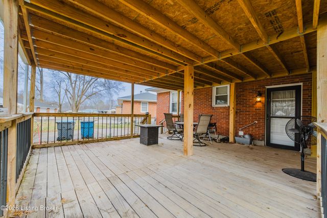 6121 Middlerose Cir, Louisville, KY 40272