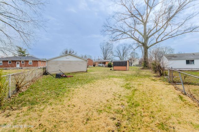 6121 Middlerose Cir, Louisville, KY 40272