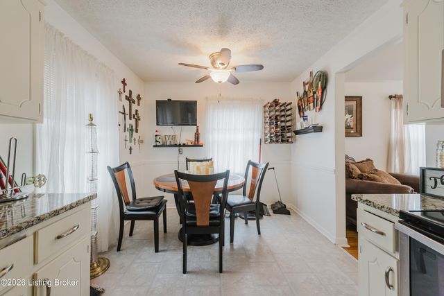 6121 Middlerose Cir, Louisville, KY 40272