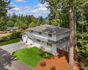 24390 Mount Washington View Lane NW, Poulsbo, WA 98370