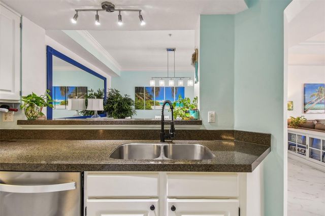 4304 BAY CLUB CIRCLE, Tampa, FL 33607