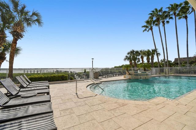 4304 BAY CLUB CIRCLE, Tampa, FL 33607