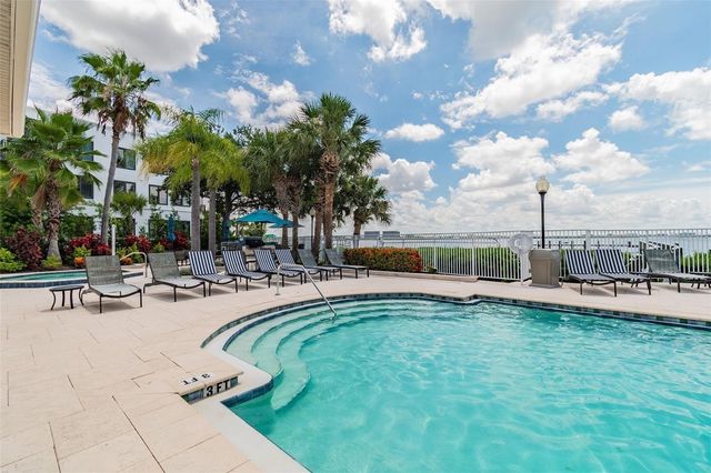 4304 BAY CLUB CIRCLE, Tampa, FL 33607