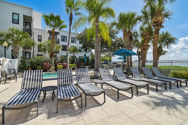 4304 BAY CLUB CIRCLE, Tampa, FL 33607