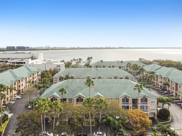 4304 BAY CLUB CIRCLE, Tampa, FL 33607