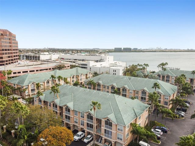 4304 BAY CLUB CIRCLE, Tampa, FL 33607