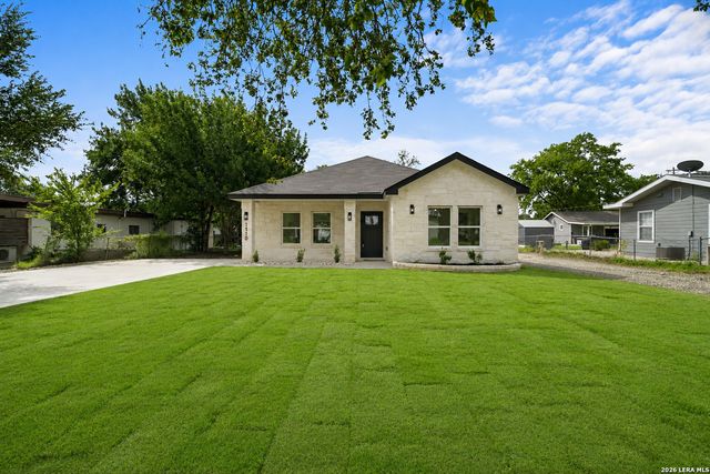 1110 Florence St, Castroville, TX 78009