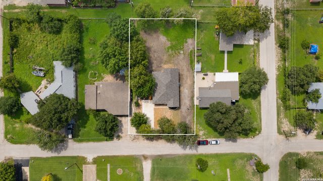 1110 Florence St, Castroville, TX 78009