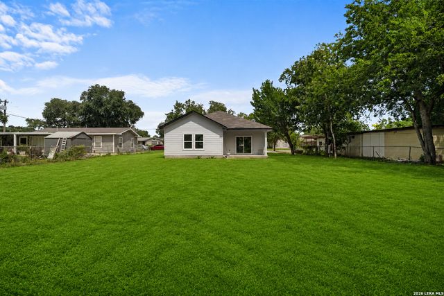 1110 Florence St, Castroville, TX 78009