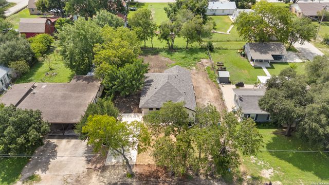 1110 Florence St, Castroville, TX 78009