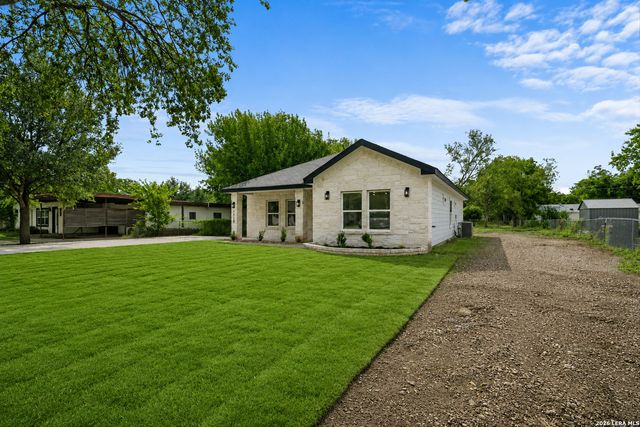 1110 Florence St, Castroville, TX 78009