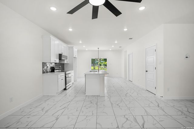 1110 Florence St, Castroville, TX 78009