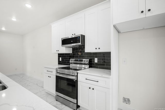 1110 Florence St, Castroville, TX 78009