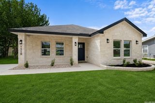 1110 Florence St, Castroville, TX 78009