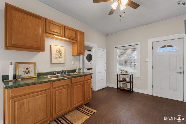 621 N MAIN STREET, Electra, TX 76360