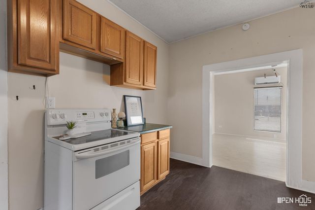 621 N MAIN STREET, Electra, TX 76360