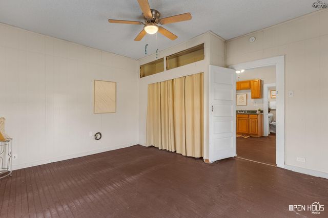 621 N MAIN STREET, Electra, TX 76360