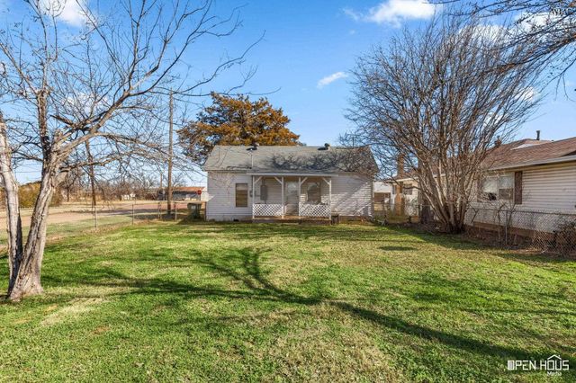 621 N MAIN STREET, Electra, TX 76360