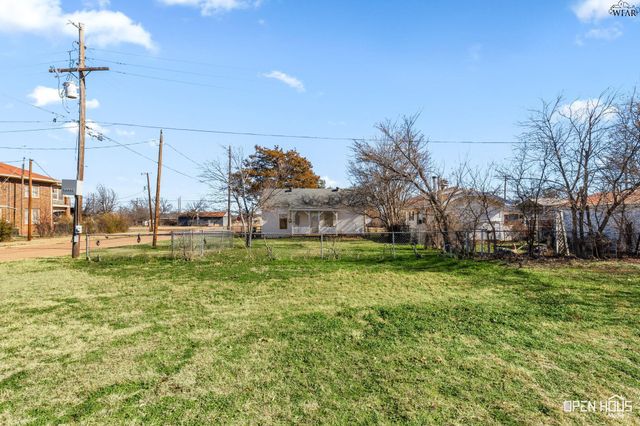 621 N MAIN STREET, Electra, TX 76360