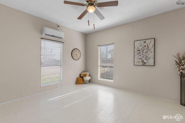 621 N MAIN STREET, Electra, TX 76360