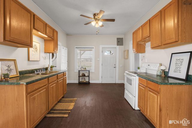 621 N MAIN STREET, Electra, TX 76360