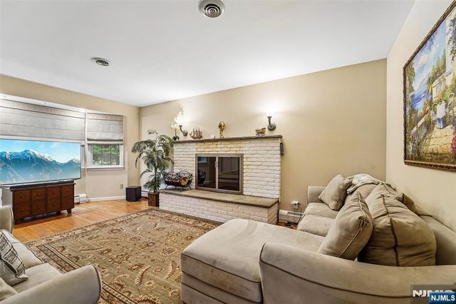 105 Deerhorn Court, Upper Saddle River, NJ 07458