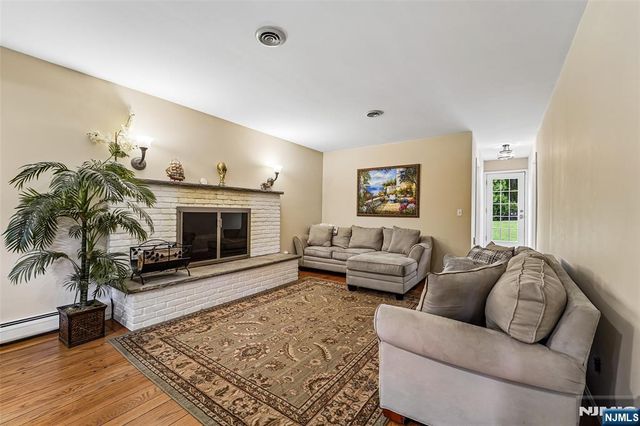 105 Deerhorn Court, Upper Saddle River, NJ 07458