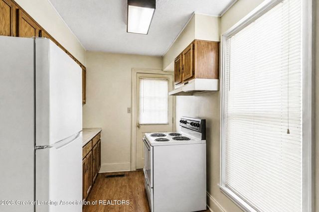 327 E Middle Street, Williamston, MI 48895
