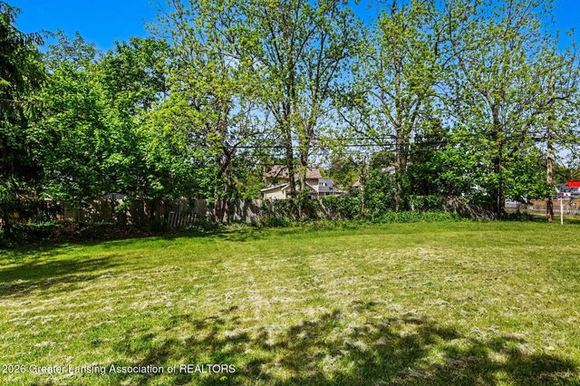 327 E Middle Street, Williamston, MI 48895