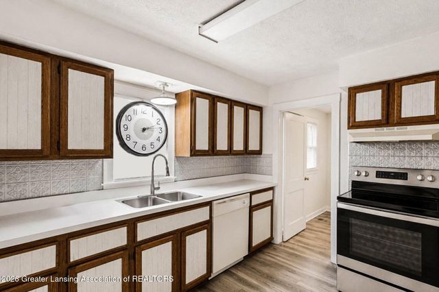 327 E Middle Street, Williamston, MI 48895