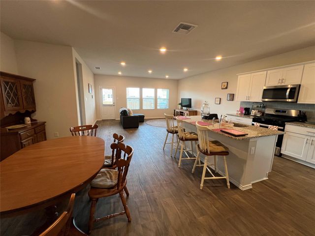 1745 James ST, New Braunfels, TX 78130