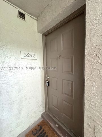 3252 Coral Lake Ln 3252, Coral Springs, FL 33065