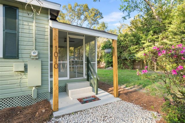 1010 NE 7TH PLACE, Gainesville, FL 32601