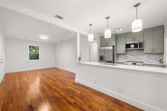 1010 NE 7TH PLACE, Gainesville, FL 32601