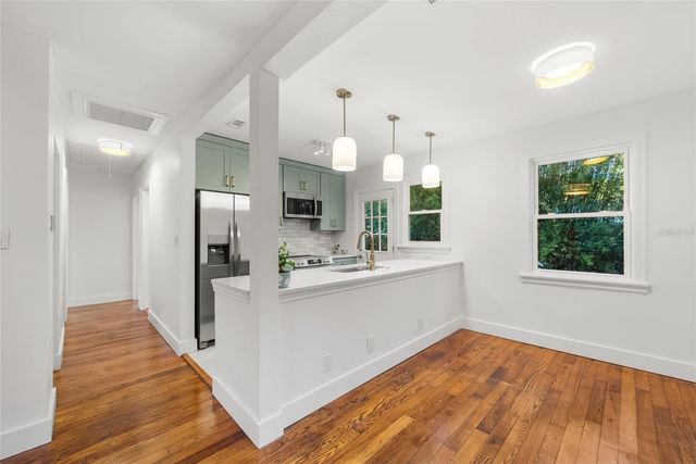 1010 NE 7TH PLACE, Gainesville, FL 32601