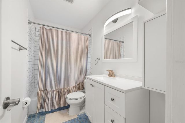 1010 NE 7TH PLACE, Gainesville, FL 32601