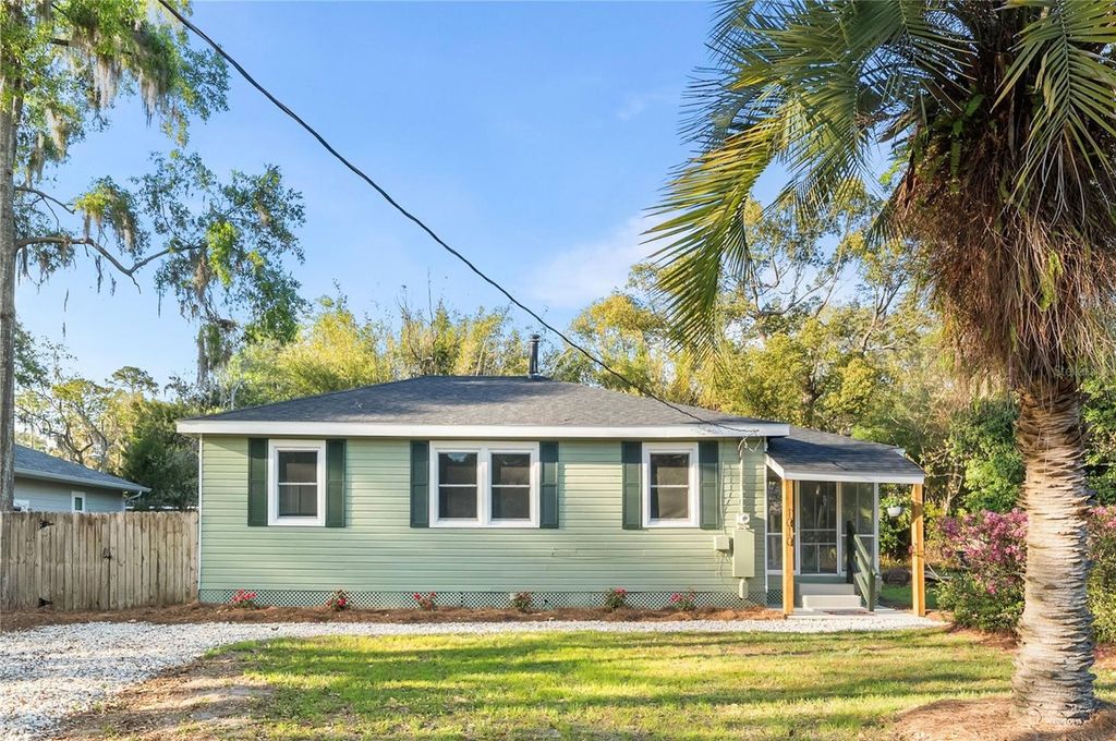 1010 NE 7TH PLACE, Gainesville, FL 32601