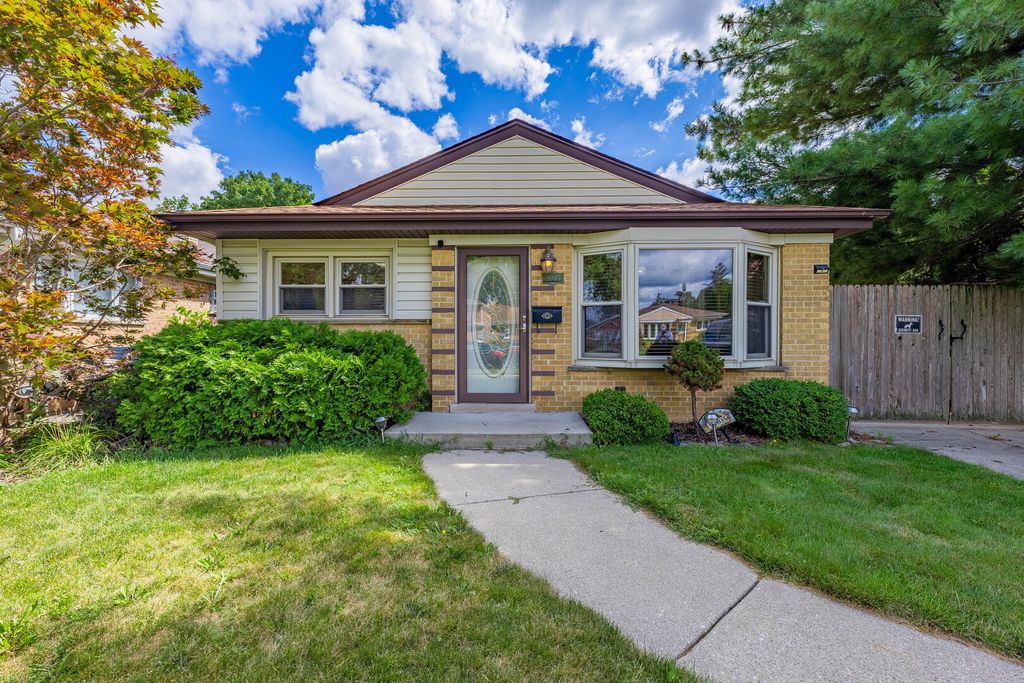 9005 S 49th Court, Oak Lawn, IL 60453