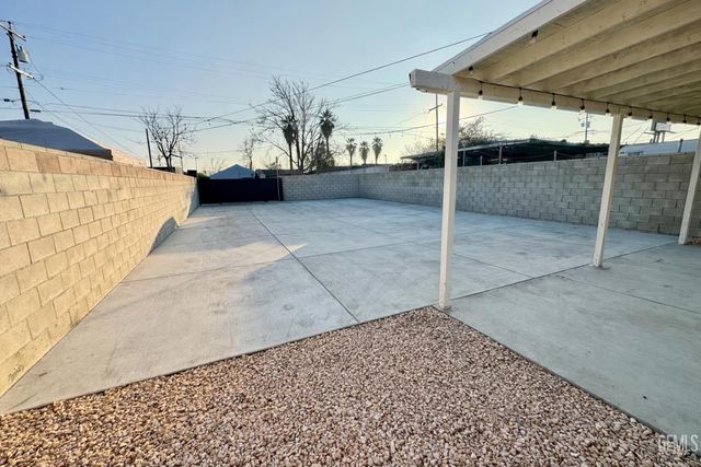 923 Sumner Street, Bakersfield, CA 93305